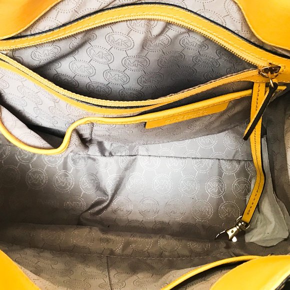 MK MICHAEL KORS | Hamilton Saffiano Leather Yellow Studded Purse | Lock & Key - Picture 10 of 16